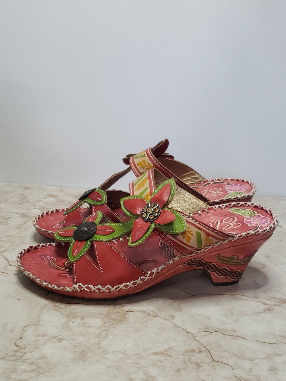 Elite By Corkys  Women's Floral Red Leather Slide Sandals with Green Accents 8 - Picture 5 of 7